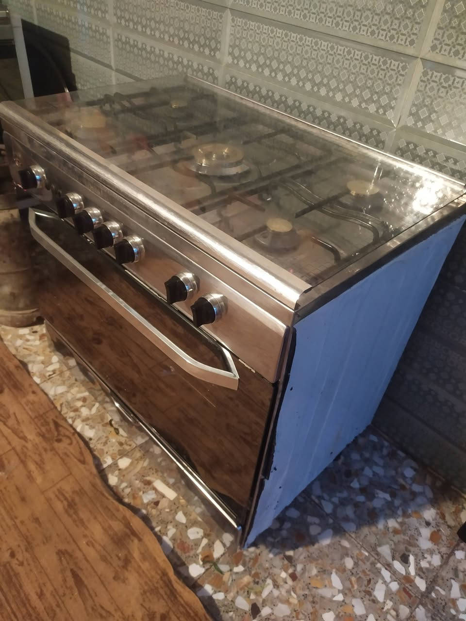 طباخ فريش مصري باب اول نضيف جدا كله شغال عالفحص ناره زركه وقويه مامصلح سعره 200. يوجد توصيل


**إذا كنت صاحب هذا الإعلان وتريد حذفه لأي سبب، رجاءا أرسل رسالة إلى الدعم الفني**