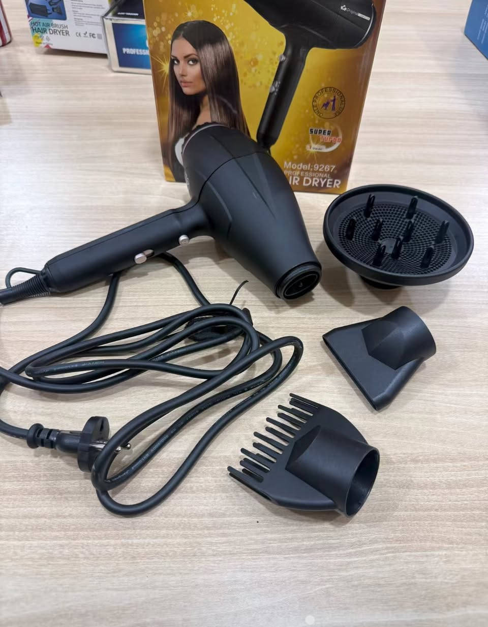 � إعلان مجفف شعر Original Pure Gold 🔥

جملة -مفرد

✨ خاص لصالونات الحلاقة والاستخدام المنزلي
مجفف شعر احترافي قوي – عملي – يتحمل الشغل

💨 المواصفات:

 • 🔹 قوة عالية (Super Turbo)
 • 🔹 هواء حار + بارد (زر التبريد ❄️)
 • 🔹 سرعتين + درجتين حرارة
 • 🔹 تصميم مريح وخفيف
 • 🔹 مع ملحقات كاملة:�
 ◦ فوهة تركيز
 ◦ ديفيوزر (ناشر هواء)
 ◦ مشط تجفيف
 • 
💎 الموديل:
Model: 9267 – Professional Hair Dryer
للاستفسار 

‭٠٧٧٠ ٥٨٥ ٥٩٤١‬
***********
