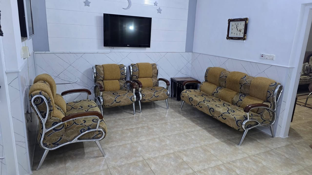 طخم قنفات 7 مقاعد  مستعمل  نضيف (يرهم  مراوس ))
🌷🌷🌷🌷🌷🌷
اشتري غراض بيت مستعمل تخم ديوان كاونتر ميز طعام غرفه نوم ثلاجه مجمده غساله راسلونه خاص صوره 
🌷🌷🌷🌷🌷🌷
خانقين/ شارع مستودع خلف مركز شرطه ازادي [مزاد المندلاوي]
***********☎️
***********☎️
