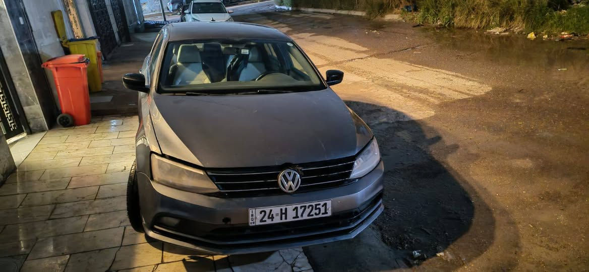 سلام عليكم
 Volkswagen jetta سيارة موديل ٢٠١٦ ماشية ١٥٠٠٠٠mile ضررها جاملغ سايق و باب سايق و الباب خلف السايق و شبر صندوق يم الرقم و شبر تعديل ب السقف كير محرك ب شرط تبريد ب شرط سنوية هزة بيئة كله جديد كشنات هيتر جلد بصمة محرك ١٨٠٠ توربو باقي التفاصيل واتساب 
***********
