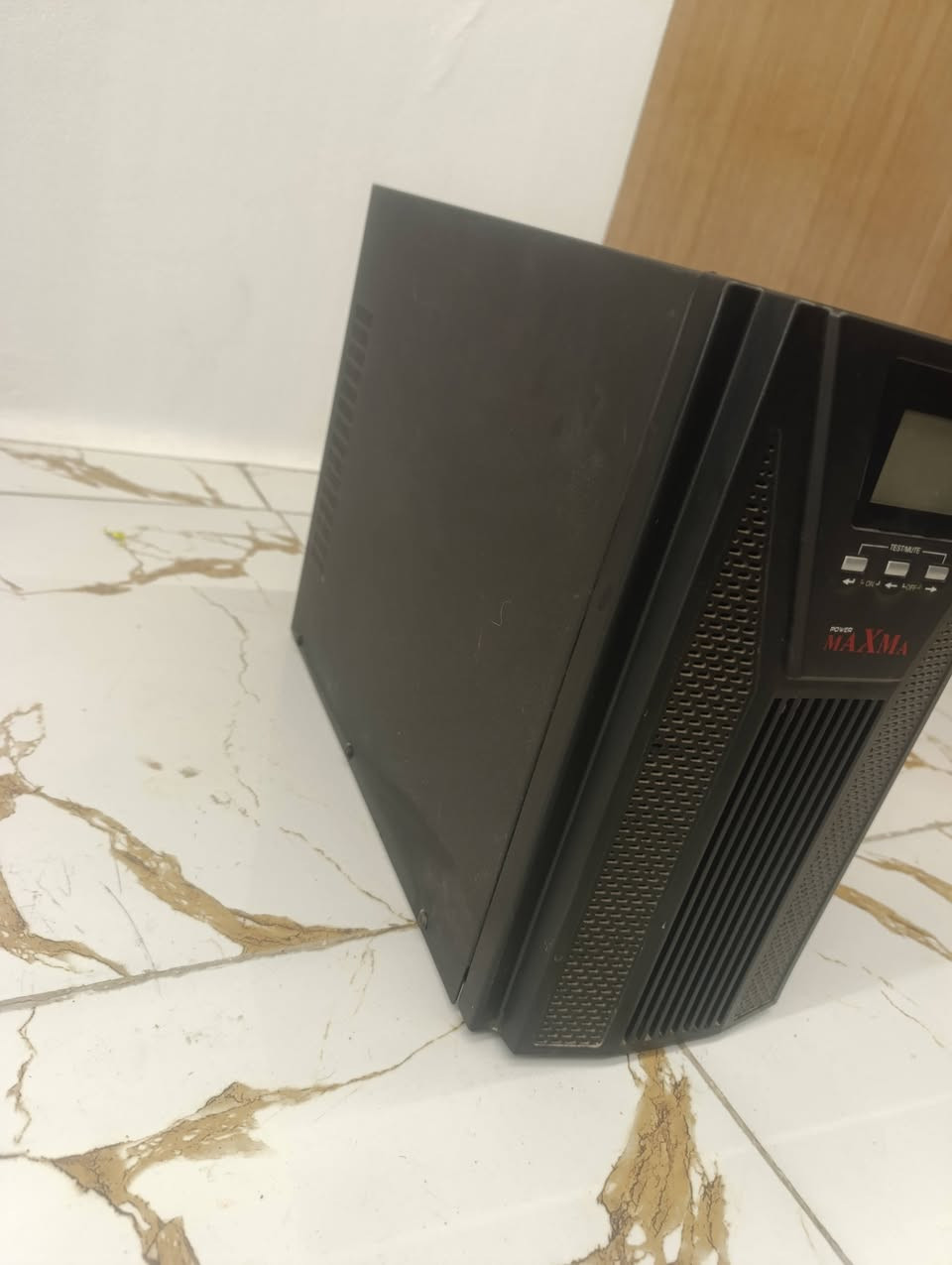 عكسه للبيع 10 امبيرات ماتفصل اخت الجديده 240الفولديه عوزه بس بطاريات 
السعر 250وبيه مجال قليل مكاني كربلاء 
***********

