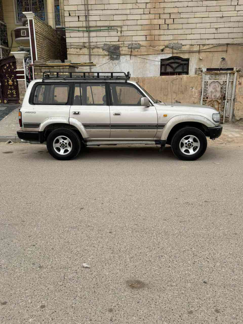 لاندكروز ابلاد٩١  رقم قادسيه  سنويه لنهاية ٢٧  سعرها ٦٥ وبيه مجال  مكان السماوه. ***********
