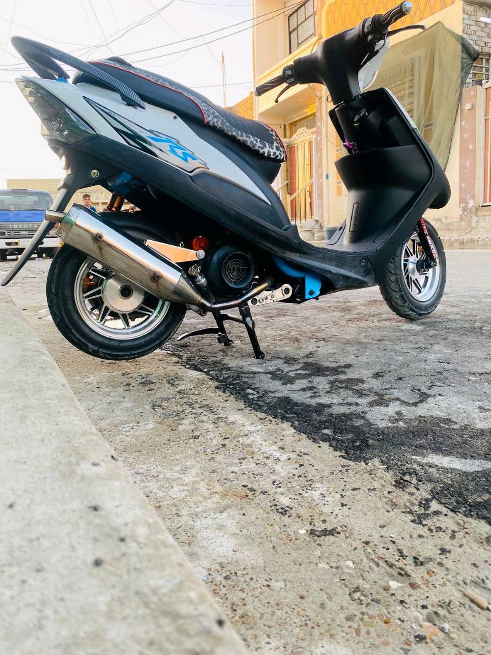 السلام عليكم عندي دراجه عصفوريه للبيع دراجه خير من الله مكينه مكفوله تايرات جدد  سلف هندر شغاله اي نقص مابيهه  بكاني نهايت حيور