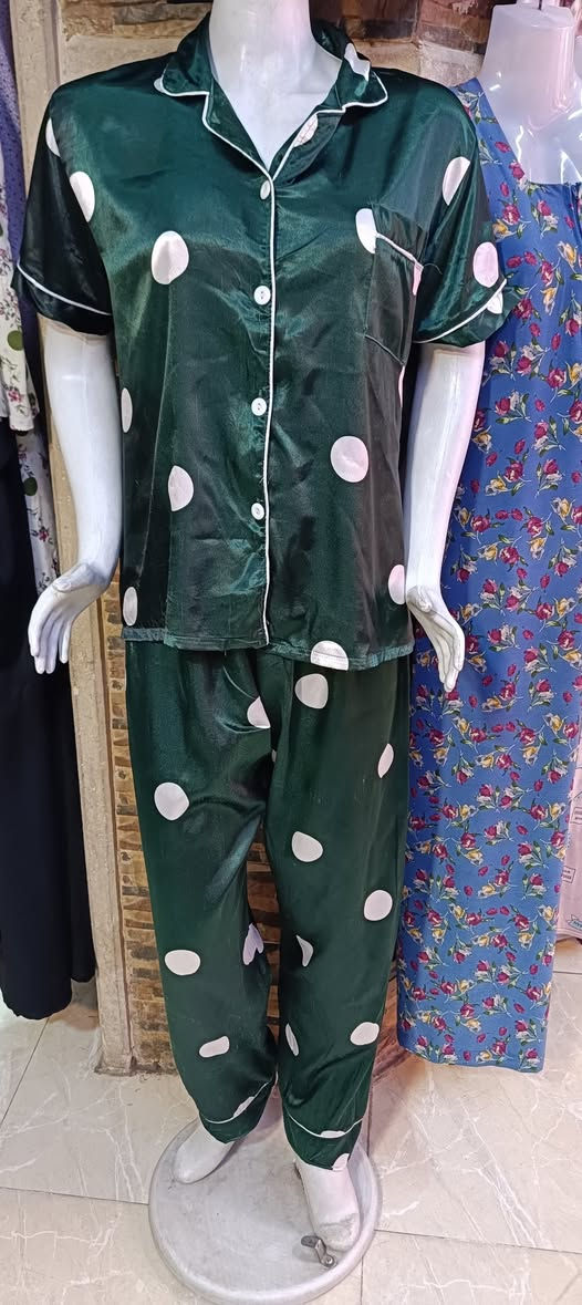 عروضات جديدة وبضاعة جديده وأسعار مناسبة جداً 🔥 
تراكسود 👖👚 نسائي ستن 
يتوفر جميع الوان 🌈 والأحجام والموديلات 👉 
سعر التراك بس ب👈 3 آلاف دينار فقط يابلاش 🔥 
هذا العرض ليوم الجمعة 
عنوان المجمع سوق الميثاق مجاور خياط البزاز قبل نهاية السوق  يفتح المجمع الساعة 3 عصرا يوم الجمعة 👉


**إذا كنت صاحب هذا الإعلان وتريد حذفه لأي سبب، رجاءا أرسل رسالة إلى الدعم الفني**