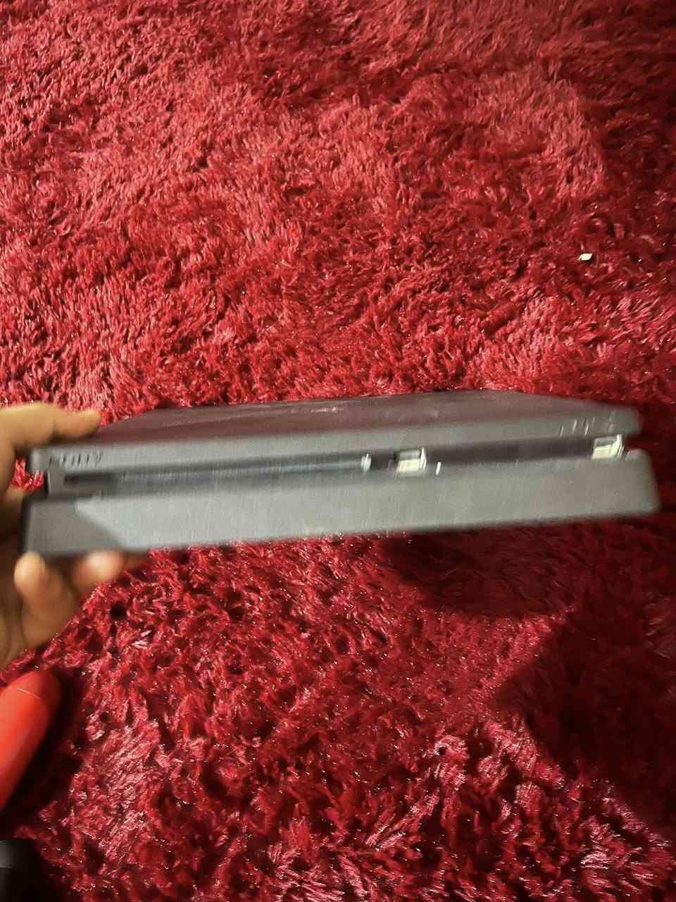 بلي فور سلم ما مفتوح  ولا مبدل بي شي نضام ١٣  جهاز نضيف  ويا gta وفيفا ٢١   وجوستكات ٢ مكاني بابل حله شارع ستين 
السعر ٢١٥ وبي مجال بسيط 
مبايل ***********
