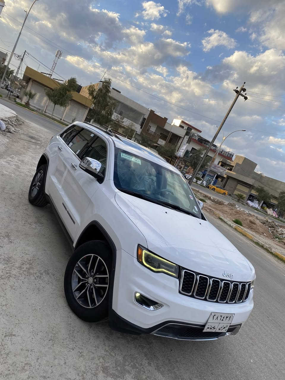 للبيع جيب موديل 2017فول وسعر مناسب وبل عافيه يكون من نصيبه لمتدداخل عسلي بونرامه جنطه كهرباء دمام كشنات غزن حار وبارد حساس خلفي رقم شمالي سياره بدون صبغ بس مكاني بي بارد زغاروسياره ستخدام شخصي سعر 235 وبي مجال بصيط مكاني كركوك ***********////////////***********
