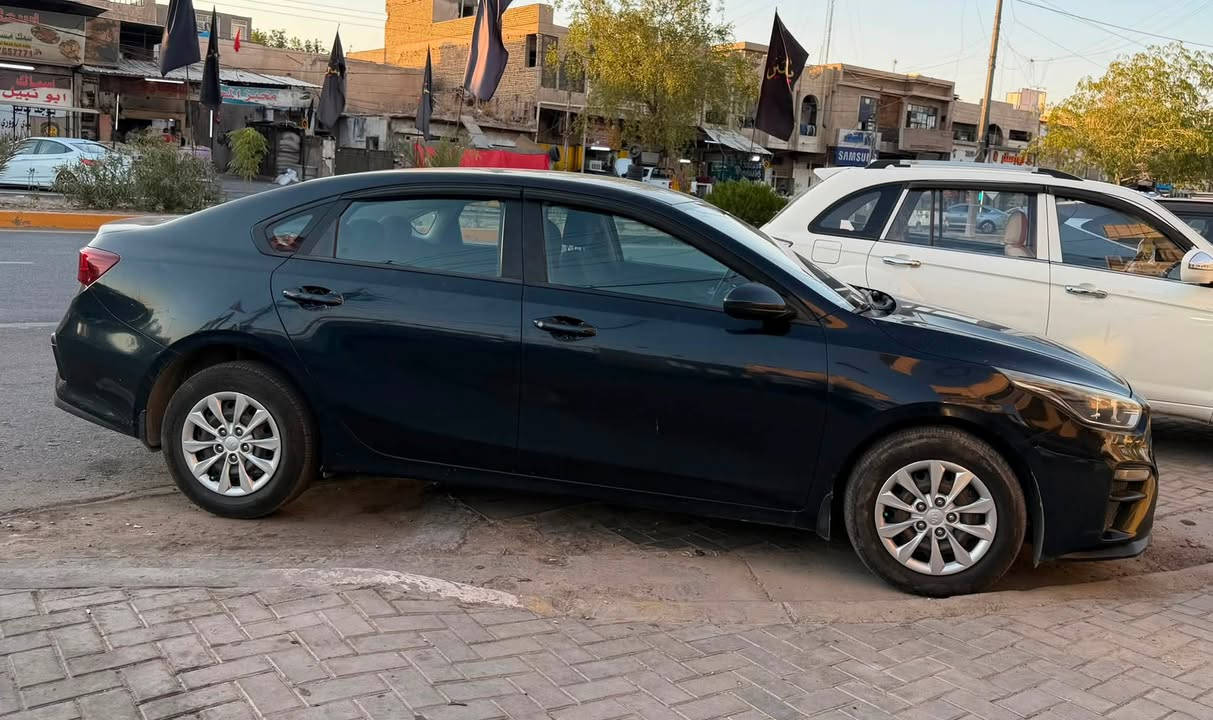السلام عليكم كيا سيراتو خليجي 2019 بدون ضربه ولا صبغ مكينه 1600 وكير نظيفات السعر 135 وبيها مجال بأسمي المكان بغداد حي الأطباء ***********
