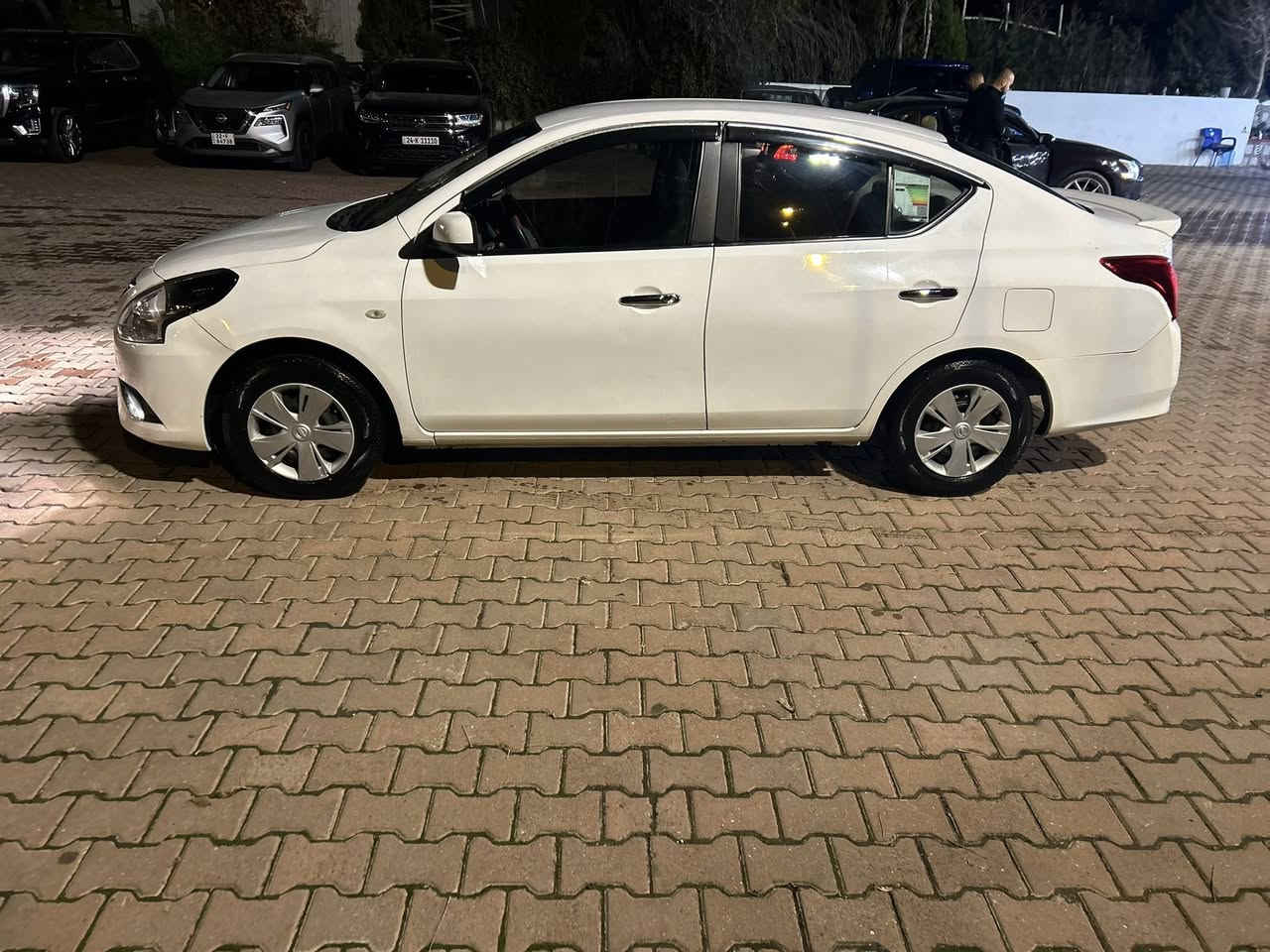 السلام عليكم نيسان صني موديل ٢٠٢٠ سياره خير مـــטּ الله كفاله عامه كير مكينه حداديه محرك تخم تايرات تدفئه تبريد سياره مفوله ضربتها جاملغ امامي يم سايق بيها بارد وباب بي شويه بارد مال صدر وبقيه سياره كفاله السعر ١١٥ وبيها مجال مكينه ١٥٠٠ سياره بَہ اسمي تحويل ثاني يوم رقم اࢪبـــيل وهاذا رقمي ***********
