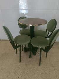 ميز طعام • ٨٠ • بي مجال