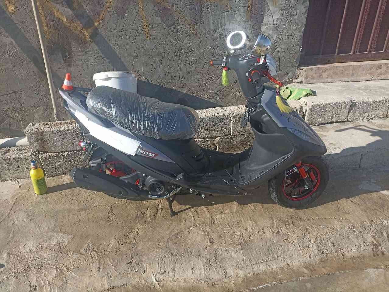 دراجه ماكس عاديه للبيع بالبوشه 49 ما صار لي هواي من نزلتها الساعه 12 يوم من ننزلها مكان بدياله مقاطع الساده السعر 850 هذا رقم ***********
