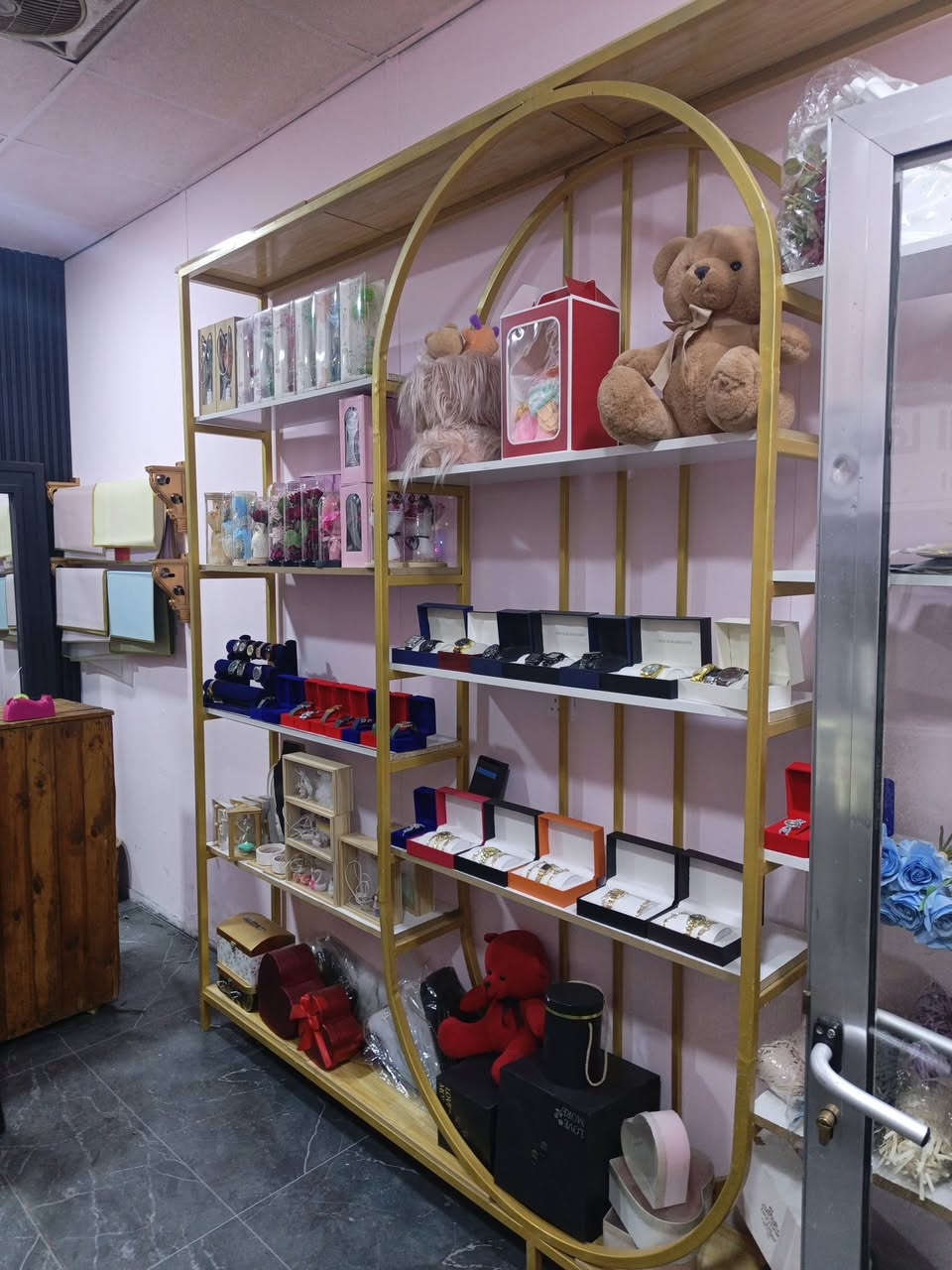 السلام عليكم محل هدايا ورد طبيعي براد بي بابين  للبيع شغله خير من الله سعر خاص سبب للبيع ضرف ادخل وتدلل ***********
