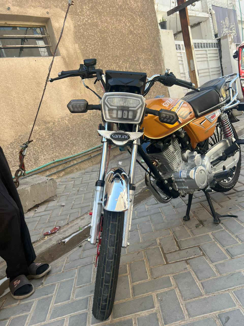 السلام عليكم 
دراجه سونك ايراني موديل 2025 صارلها شهر ونص نازله رمبه  برغي ما مفتوح بيها  دراجه خير من الله الله شاهد  كهربائية بصمه كل شغال سعر 800 وبيها مجال بسيط حك الجيه  عنون بغداد الامين الثانية  ***********  .
