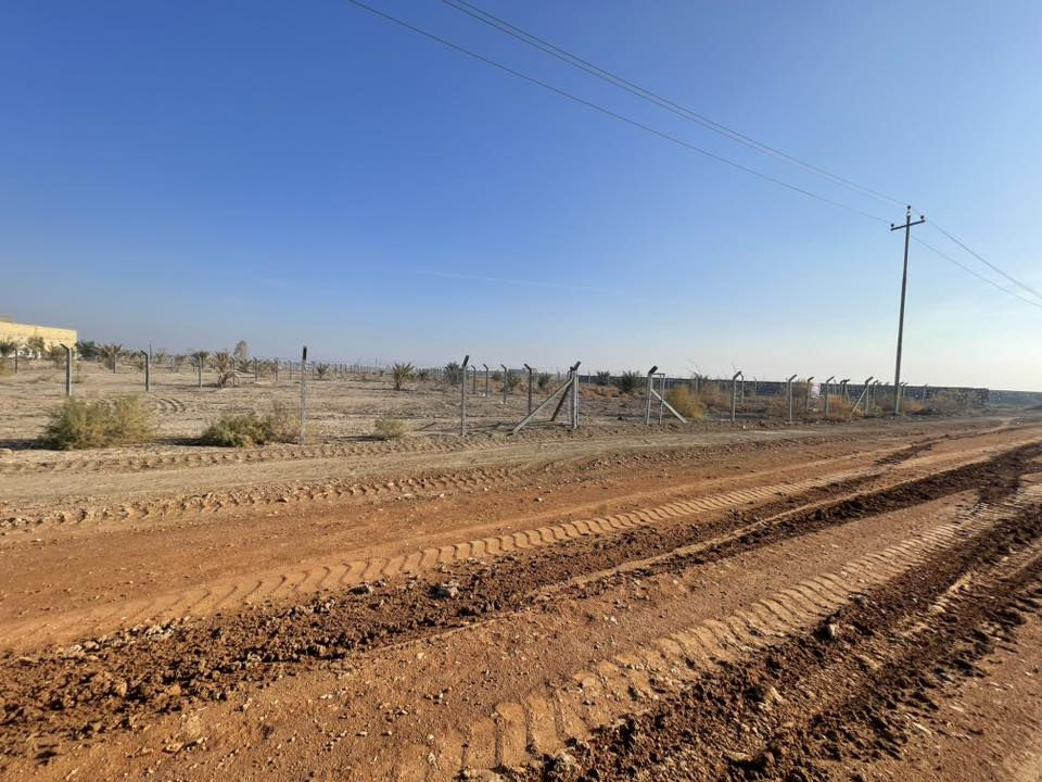 2  دونم خلف مطعم واثق كافه الخدمات تبعد عن الشارع العام 150 متر شارع سبيس ***********
