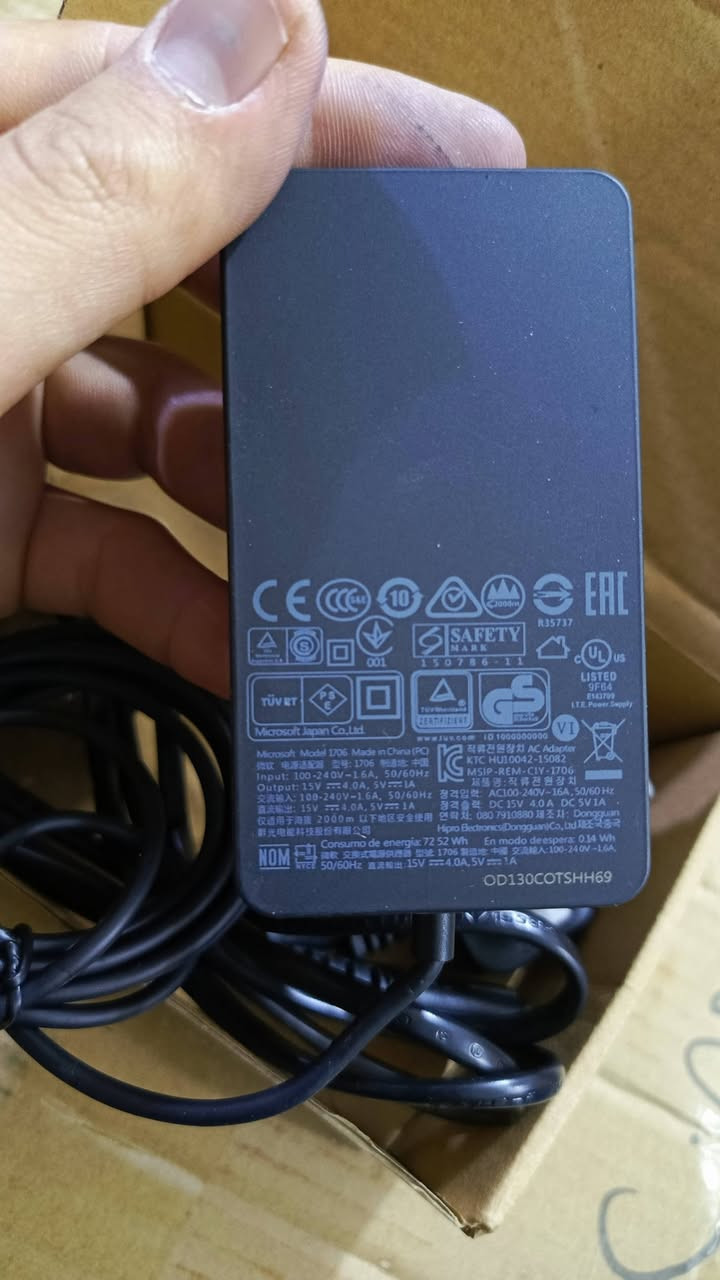 شاحنة لابتوب مايكروسوفت سيرفس 
 جديدة ما مستخدمة 8 الاف


**إذا كنت صاحب هذا الإعلان وتريد حذفه لأي سبب، رجاءا أرسل رسالة إلى الدعم الفني**