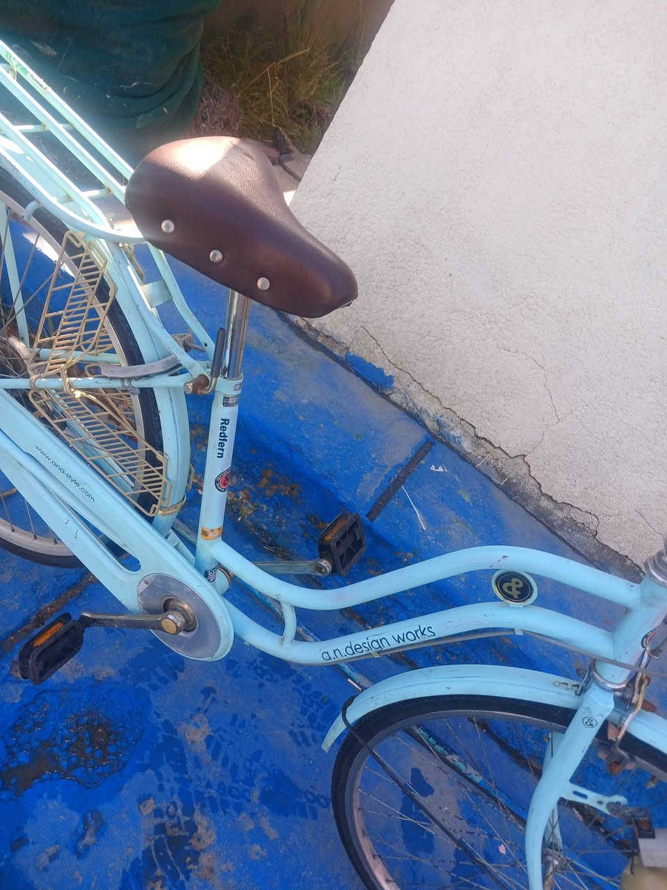 السلام عليكم عندي بايسكل بناتي حجم ٢٦ نظيف مابيه نقص اخو الجديد بشرط السعر 90 وبيه مجال قليل مكاني بغداد حي العامل وهذا رقمي ***********
