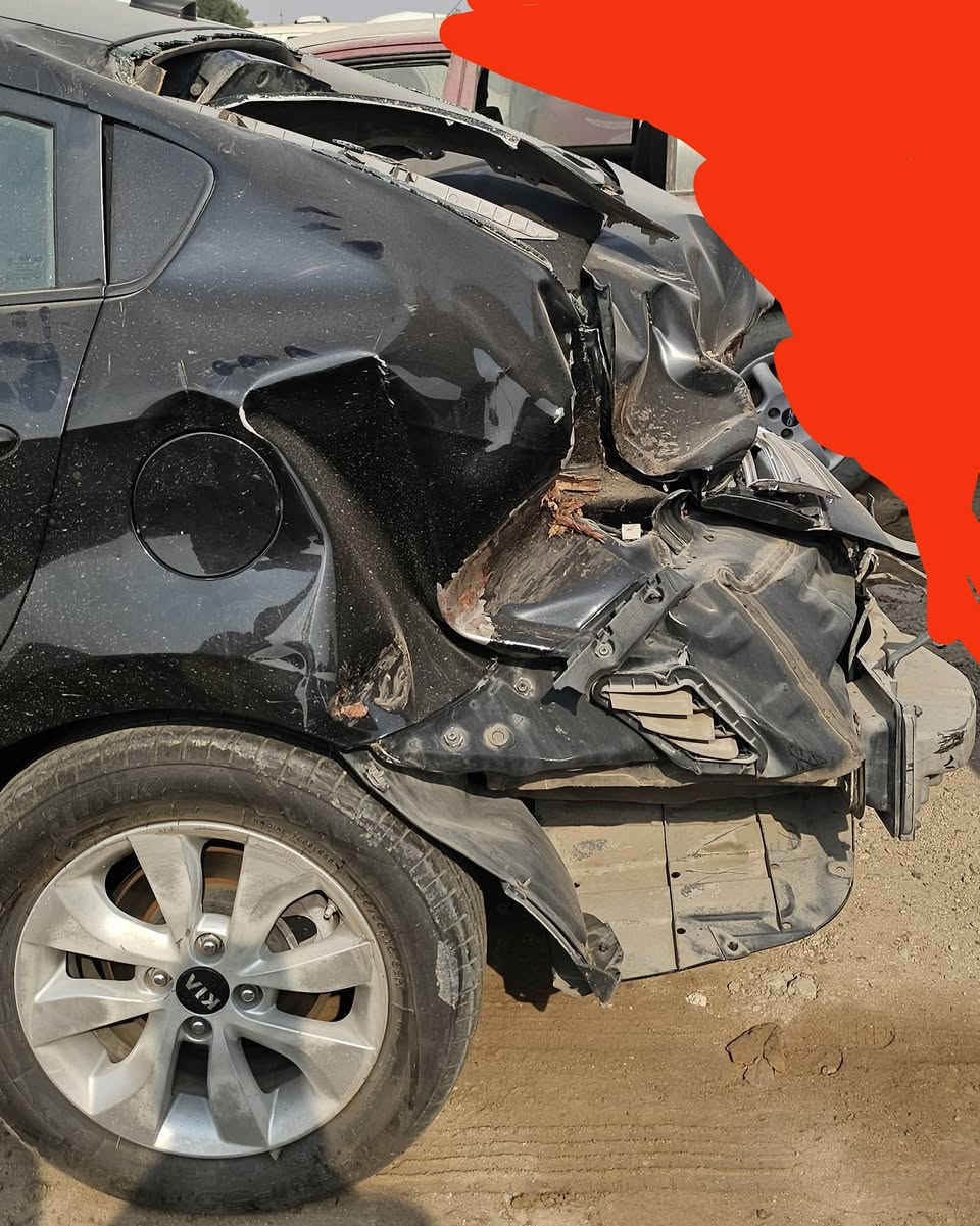 السلام عليكم من رخصه الادمن 
الله يجفيكم الشر والحمدلله على كل حال 
كيا ريو ٢٠١٦ gdi 
مكينة ١٦٠٠ 
رقم بغداد باسمي 
الحادث بدون بجم فقط المبين بالصورة حتى للبنيد ممتاثر
ماشية ٤٦ ميل
ابيعه على وضعه قيم واخذ بما يرضي الله 
الدواخل على وضع الشركة
***********
