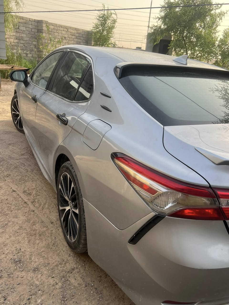 السلام عليكم 
كامري موديل ٢٠٢٠
مواصفات SE
لون سلفر 
ضرر جاملغ وربع بونيد وقطعه كلير وبيه بارد بصيط
رقم أربيل 
هـ ***********
