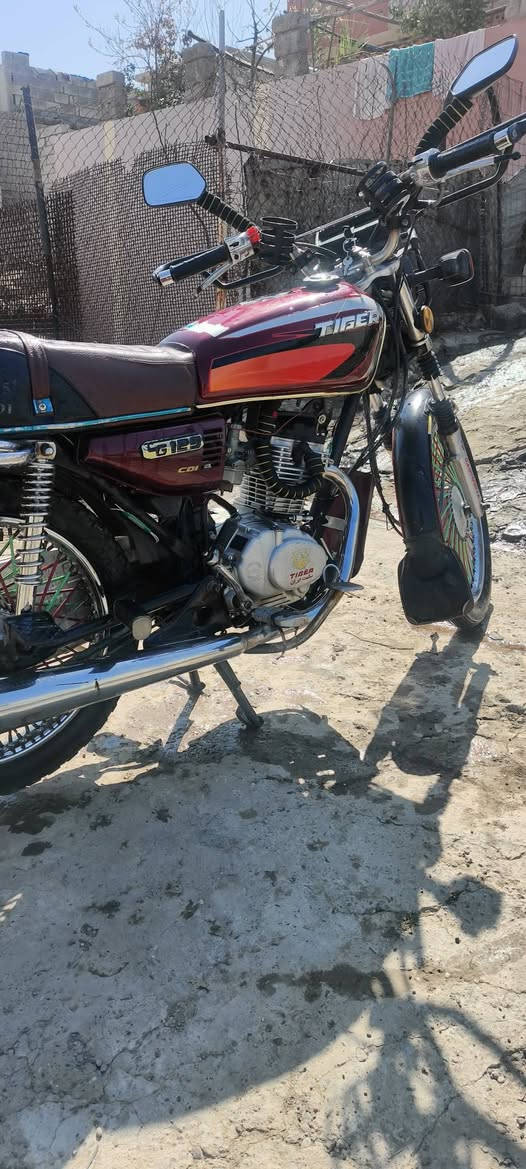 السلام عليكم تايكر 2020للبيع
شرط المحرك مامضروب صبانه 
وايرميه شغال 
دبلات جدد
معه منفيس 
ماطور مايعوزو شي كامل مكمل 
سعر 525 وبي مجال 
مكاني حمام علي


**إذا كنت صاحب هذا الإعلان وتريد حذفه لأي سبب، رجاءا أرسل رسالة إلى الدعم الفني**