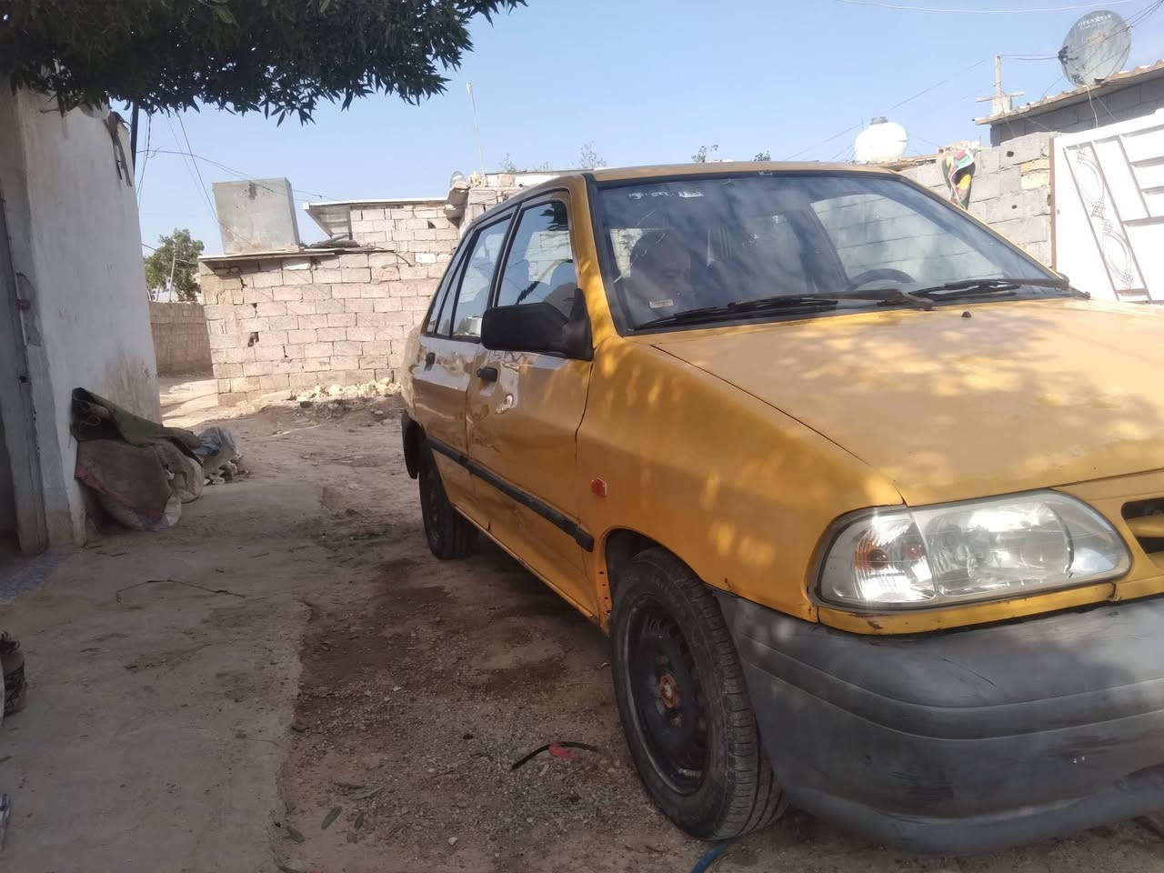 للبيع سايبه موديل 12سياره جاهزه من كلشي تخم تاير صدر خلفي امامي كهربايات كلها شغاله منضومه تبريد كامله بس منقص غاز تحويل مباشر مذب عليها ولاربع السعر 13 العنوان بغداد الستفسار على رقم ***********
