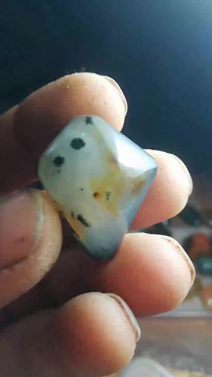 حجر طبيعي شفاف ابيض في أخضر


**إذا كنت صاحب هذا الإعلان وتريد حذفه لأي سبب، رجاءا أرسل رسالة إلى الدعم الفني**