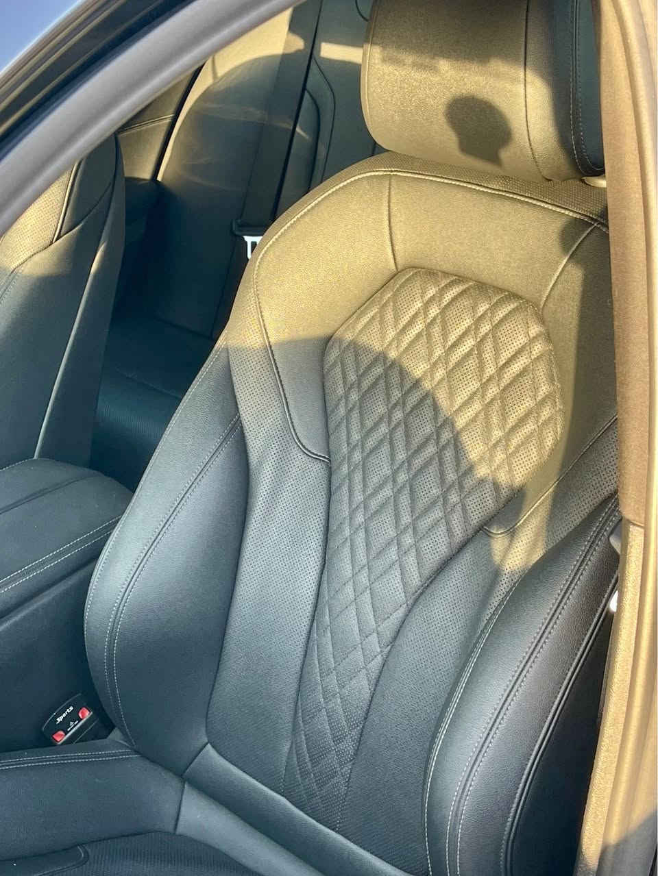 BMW 530i LUXURY 2021 

Kit m package 
مقاعد 700 
دشبول  LED
داخل صاج 
تدفئة بالمقاعد الاماميه 
وتدفئة بالستيرن 
حساسات 360 درجة 
السياره ماشيه 72km فقط
ضرر السياره جاملغ وربع بوند 
مبدلات نفس اللون 
بدون صبغ 
سعر السياره : 310 وبيها مجال بسيط 
مكان السياره اربيل

للاستفسار 
***********
*********** أربيل, العراق

