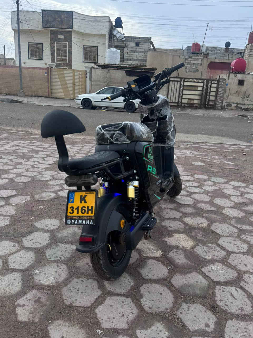 درجه R9 درجه للبيع موديل 2026 لون اسود خمسه باتري 32 انبير بصمه ثنين وسوجين ومدخل usb وبلوتوث درجه جديده وصالي شهر من ماخذه درجه اخت جديده سعر 450 وبيه مجال المكان الابله العقل استفسار على هاذا الرقم ***********
