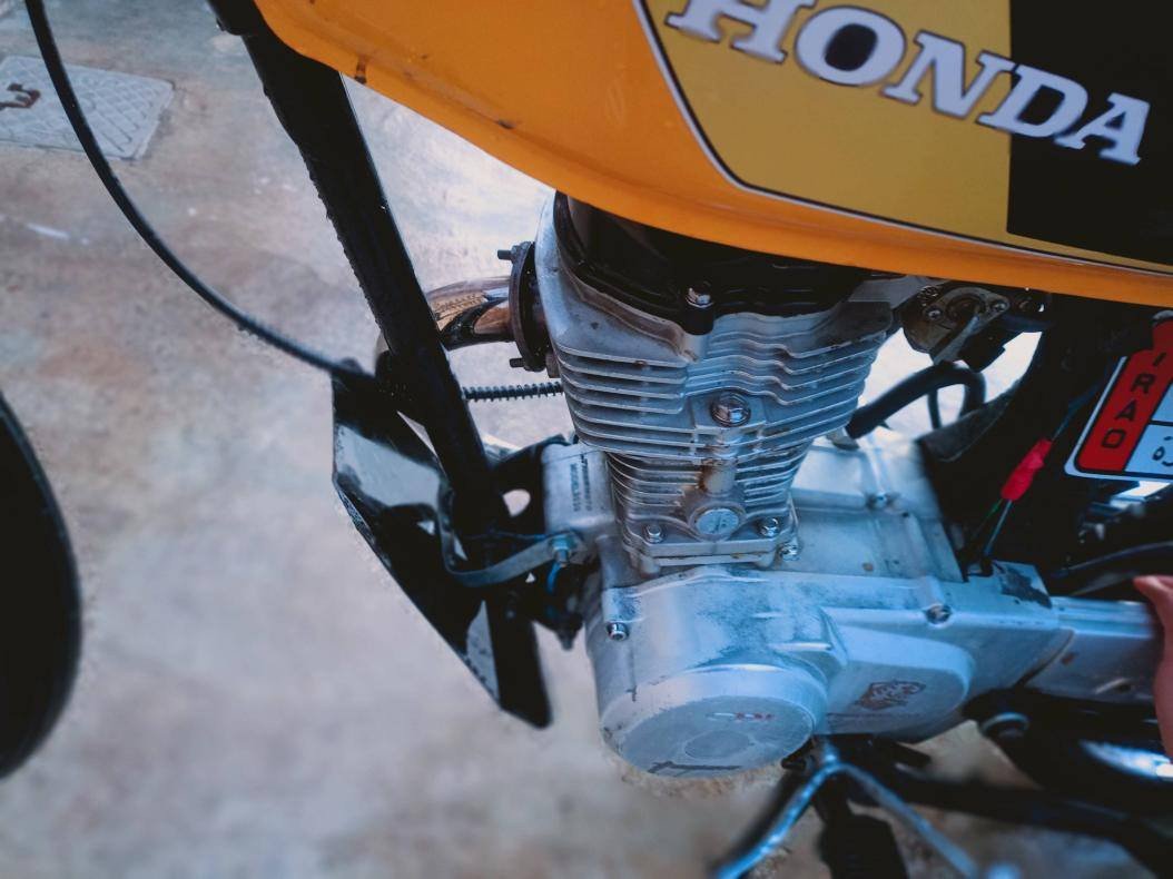 السلام عليكم دراجة تايكر رياضي موديل 2020 دراجة كاملة مابيها نقص غراض جديدة مكينه شلعة ومعدل دراجة خير من الله محرك مفتوح بس ولفات شاصي نامه اوراق بيها السعر 325 وبيها مجال العنوان ديالى بلدروز شارع الزراعة للأستفسار خاص او الاتصال ***********
