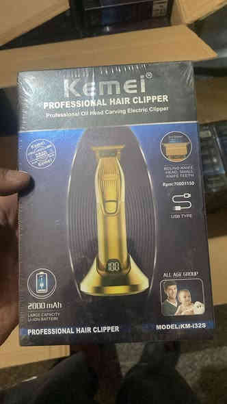 تصفية محل ⚠️ 
تصفية محل ❗️ 

مكاين حلاقة كيمي 
مصنوعات للسوق الاوربي 
نوعية جدا ممتازة 

العدد 780 قطعة
سعر القطعة 7000 
البيع شلعه 
السعر الكلي 5٫460٫000
متوفر توصيل مجاني لجميع المحافظات 
واتساب ***********
