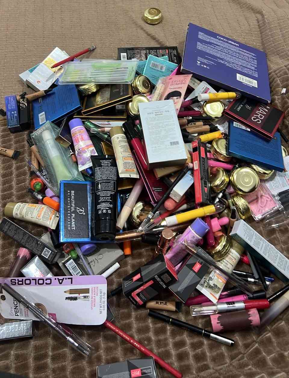 شلعة مكيج بسعر ٧٥الف بس


**إذا كنت صاحب هذا الإعلان وتريد حذفه لأي سبب، رجاءا أرسل رسالة إلى الدعم الفني**