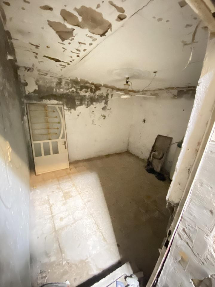 السلام عليكم بيت للبيع مساحته 87يعني اكبر من نص عنوانه الشعله مجمع سعيد الطابق الارضي بي استقبال وصاله وغرفه ومطبخ وحمام والطابق الثاني بي غرفتين وحده هيكل موجود واتساب ***********
