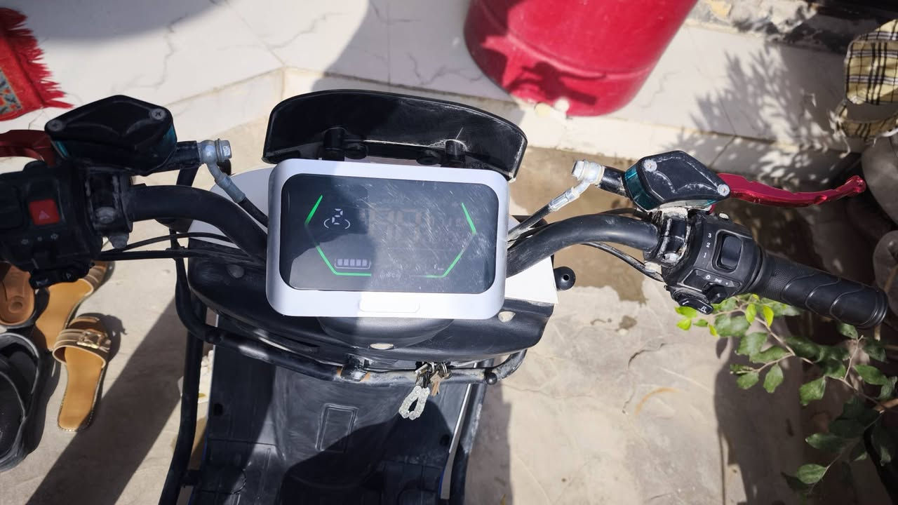 السلام عليكم دراجة شحن يرادله بطاريات للبيع موديل2025 رياضي سته باتري تلث نمر سرعه تقرا 120 سعر 550 قفل مكاني گرمه علي موجود مازنجر وواتساب *********** بقيه التفاصيل خاص
