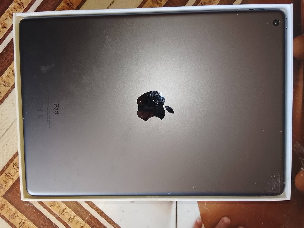 السلام عليكم 
ايباد ٩ للبيع ذاكرة 64 بطاريته 87 
الجهاز نضيف فقط بي كسر بالكلاس السعر 240
الشراي يراسلني واتساب ***********
مكاني السماوة
