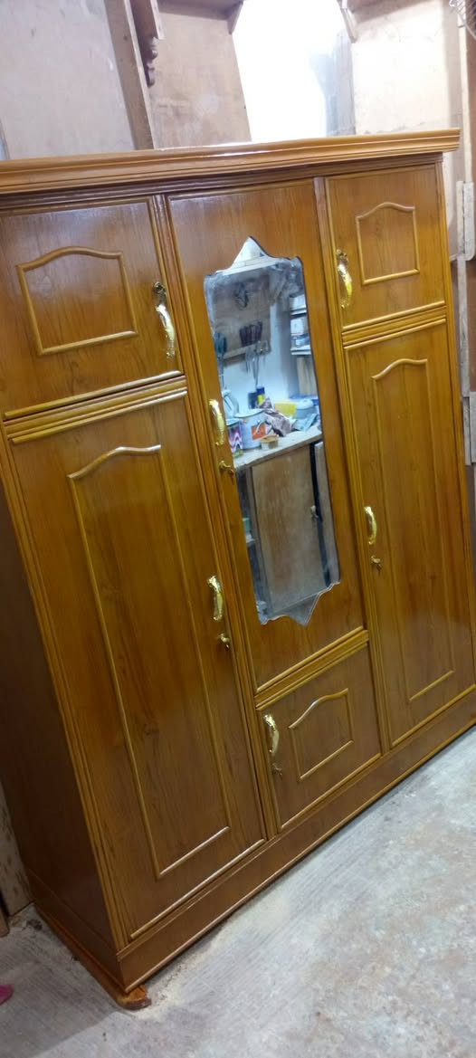سلام عليكم كنتور 3 باب  طابقين نضيف جدآاخولجديد داخل وخارج صاج سعر 190 و بي مجال نجف مقابل قريه الغدير شارع المطحنه ***********
