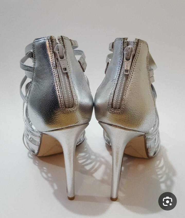 مجموعه احذيه كعب 😍
اسعار جدا مناسبة
التفاصيل داخل الصور ☺️
#أحذية_كعب


**إذا كنت صاحب هذا الإعلان وتريد حذفه لأي سبب، رجاءا أرسل رسالة إلى الدعم الفني**