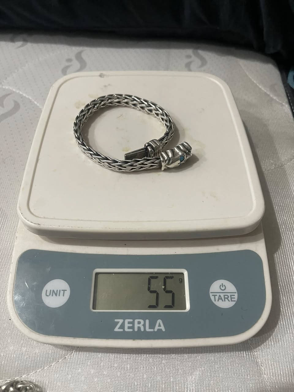 للبيع فضه نظيفه جدآ ممقرر ابيع بس احتاجيت على 3.5 الغرام اليريد يتواصل خاص او على رقمي واتس ***********
