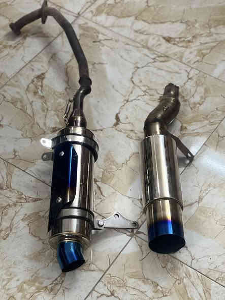 سلام عليكم شبابنه الطيبين عندي صلنصات اثنين رياضي جيب اوشد الصفر عشره السعر (150)*********** 
صوت طرب اوعندي مقطع الهن
