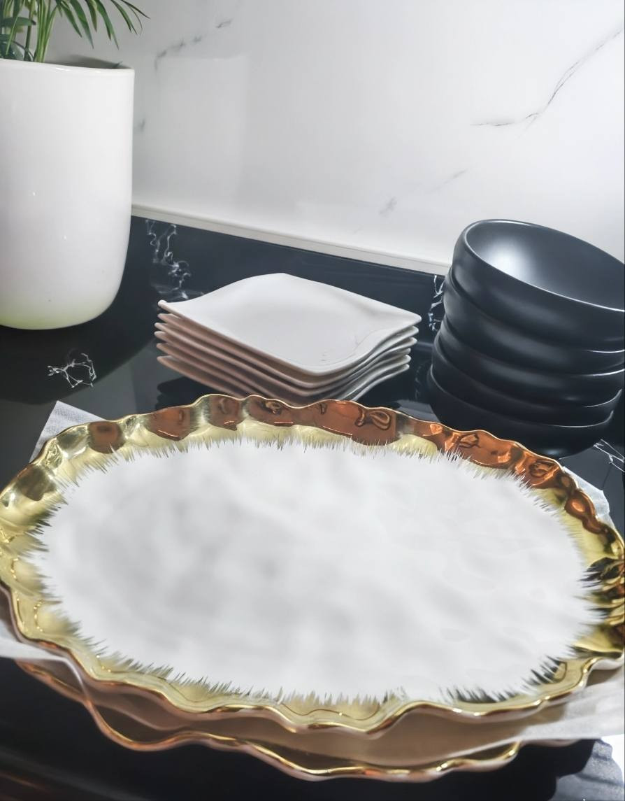 لأن العين تأكل قبل الفم، وفرنا لكِ تشكيلة من أطقم السفره التي تجمع بين الفخامة العصرية والجودة العالية.
تصاميم حصرية: نقوش مذهبة وألوان ملكية تناسب العزومات الكبيرة.
​جودة تدوم: بورسلان نقي مقاوم للخدش والكسر.
​تكامل مثالي: أطقم متكاملة تبدأ من صحون التقديم وصولاً إلى فناجين القهوة.
***********
