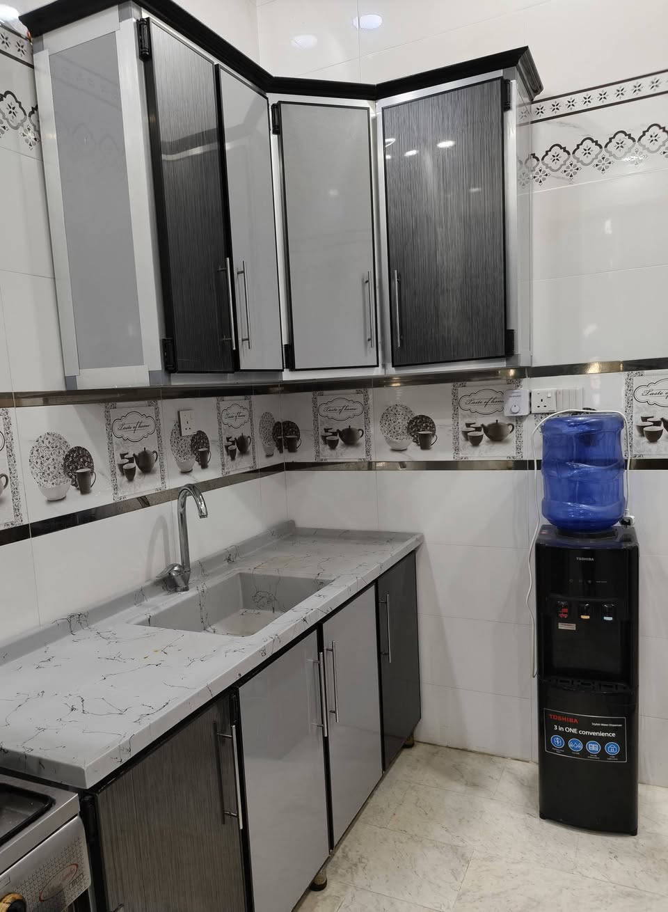 السلام عليكم كونتر تقريبا ثلاث امتار العام سويته بمليون و400 حتى الوانه حلوه عصريه لون رصاصي واسود والسطح مرمر المنيوم مبطن اريده ب 750ثلاث قطع


**إذا كنت صاحب هذا الإعلان وتريد حذفه لأي سبب، رجاءا أرسل رسالة إلى الدعم الفني**