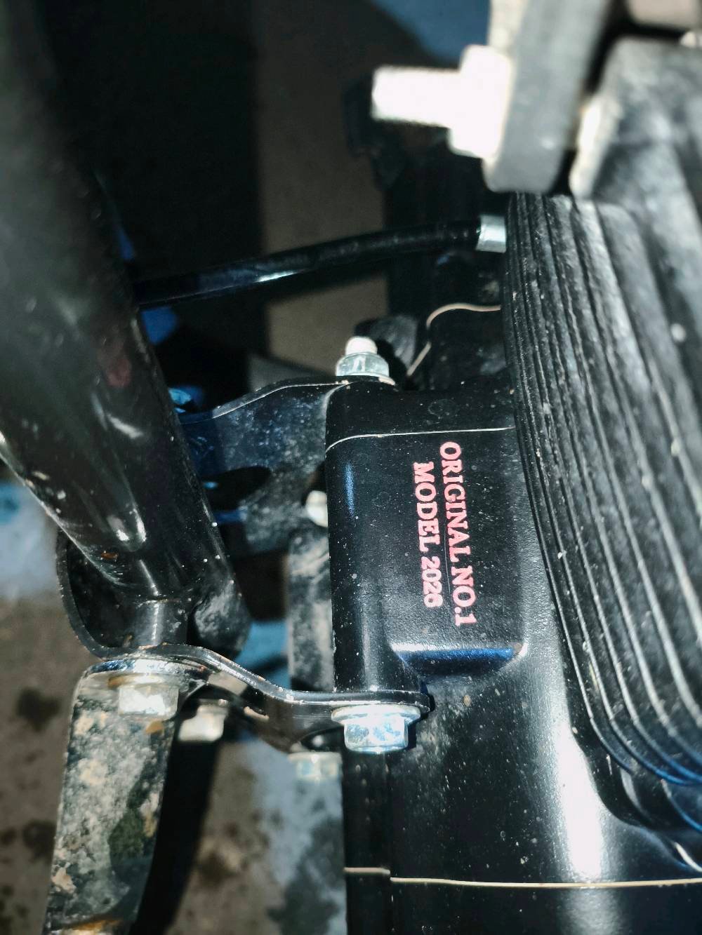 دراجة نار جديدة للبيع من نوع Sonclini، موديل 2026. تتميز بمحرك 200 سي سي قوي ومقاعد مريحة، بالإضافة إلى لوحة تحكم إلكترونية حديثة. مثالية للقيادة في المدينة أو الرحلات الطويلة. الإضاءة الأمامية والخلفية LED لزيادة الأمان أثناء القيادة في الليل.