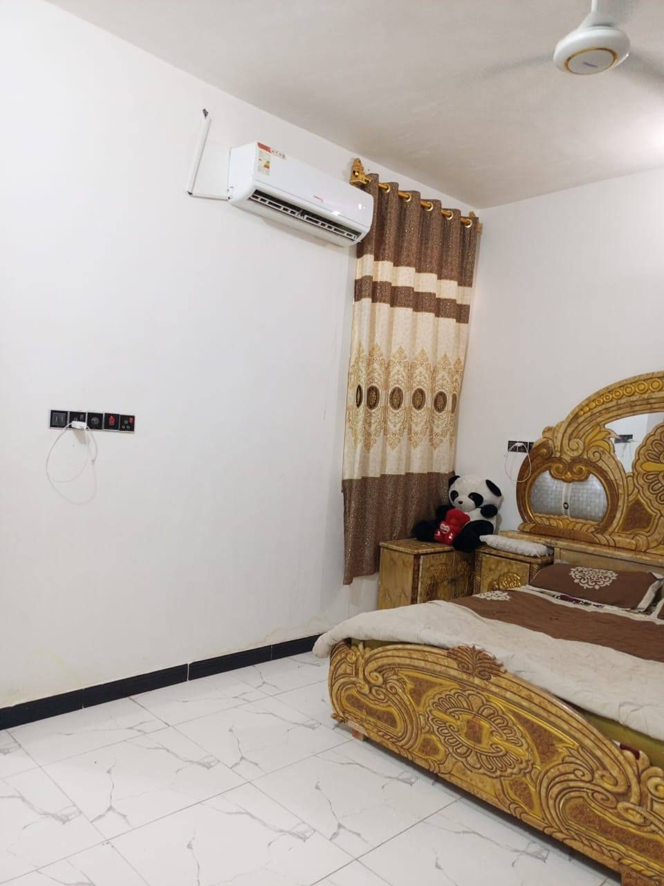 بسم الله الرحمن الرحيم 
بيت زراعي مساحتة ١٠٠ متر بي وصل تطويب في منطقة الصخيين نزلة المهندس بصف الركن قرب المولد بيت نضيف وجاهز ماء كهرباء البناء بلوك كهربائي سقف وارضيه كونكريت البيت يحتوي على مطبخ وصاله واستقبال وغرفه صحيات خارجية وداخليه
📞 للاستفسار مراسلة الصفحه او الاتصال على الارقام ***********
