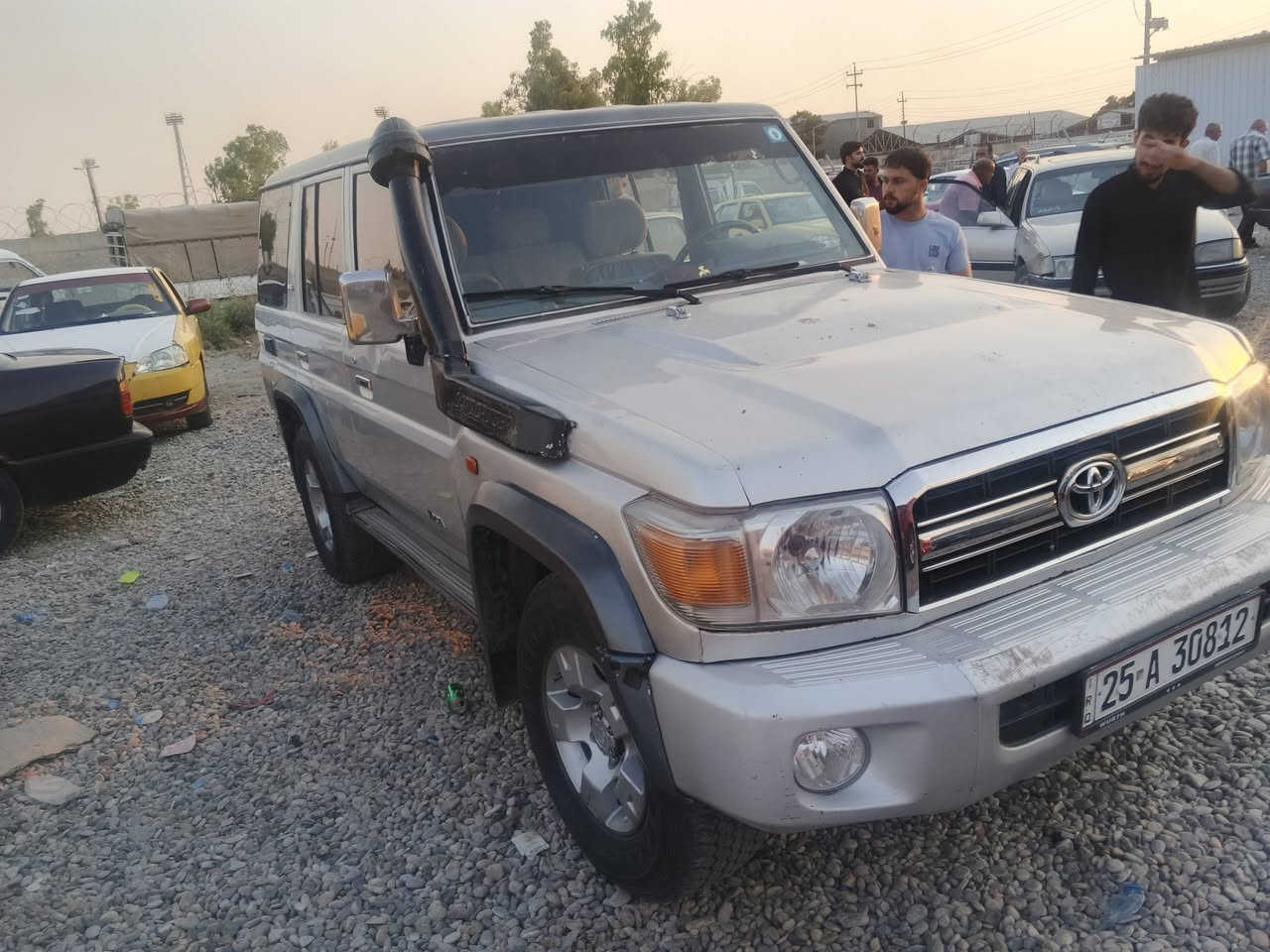 لاندگروز محدث 14
موديل 91

محرك گير بطه تبريد ويه سويج 

ترايك بصره سياره جاهزه 

رقم كركوك مشروع وطني..

تحويل وكاله...

اي نقص مابيها 

بيع او مراوس حسب القناعه....

سياره مال مطارده وصيد وبرراي...

سعرها 85ورقه وبيها مجال بسيط...

الشراي يتصل ***********...
