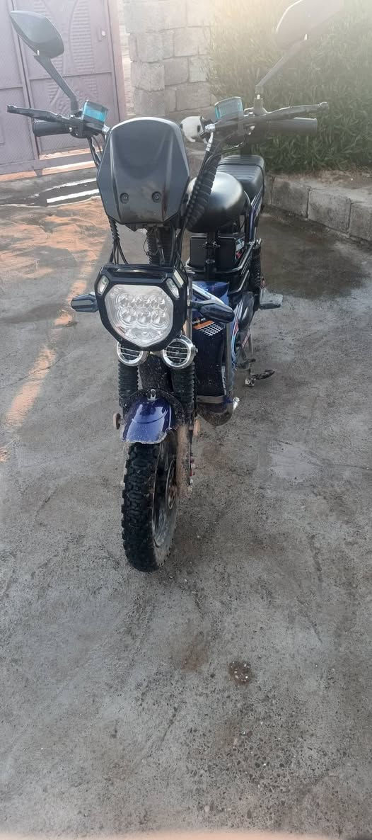 دراجة شحن للبيع حجم 16الجبلي فول كلشي مابي كهربائيات كلهة شغالة مستعمل 3اشهر ماطور نضيف حيل السعر 420وبي مجال مكاني الموصل للتواصل هاذة الرقم ***********
