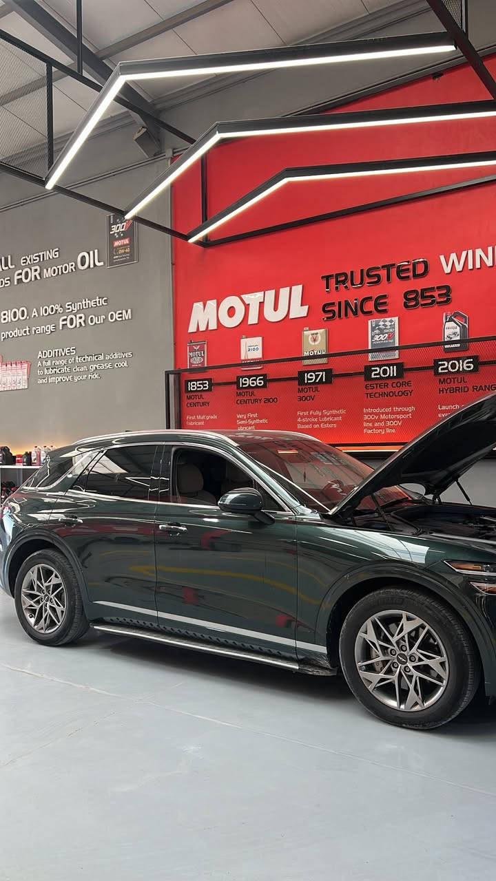 السلام عليكم 
Gv70 2023 
2500T
ماشيه 30 الف كيلو 
السياره نظيفه جدا مثل ما موضحه بالصور حادث خفيف جدا شبر بالبنيد فقط بدون صبغ 
وصار بيها شخط بالجاملغ الامامي الايمن + bdr اصبعين بالباب الخلفي 
السعر 295 وقابل للتفاوض 
واتساب ***********
