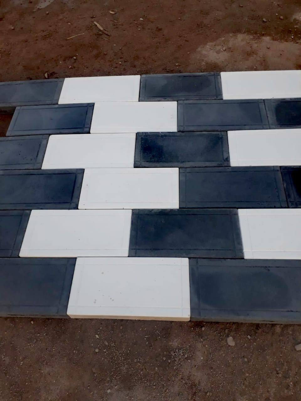 السلام عليكم يوجد لدينا كافة انواع الاشتايگر والمقرنص والكرمستون ارصفه كرسته وعمل كادر  متخصص 
كال  نوع وسعره للمراسله والاستفسار ***********
