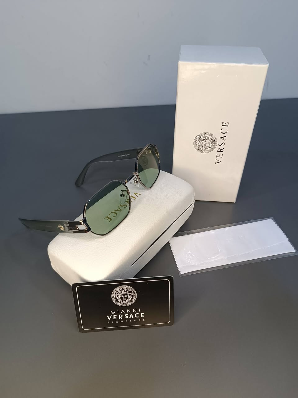 بسم الله علي بركت الله نظارات صنع ايطالي كامل ملحقات نسائي و رجالي uv ضد اشعة شمس
سعر قطعة 10 توصيل موجود وتساب : ***********
