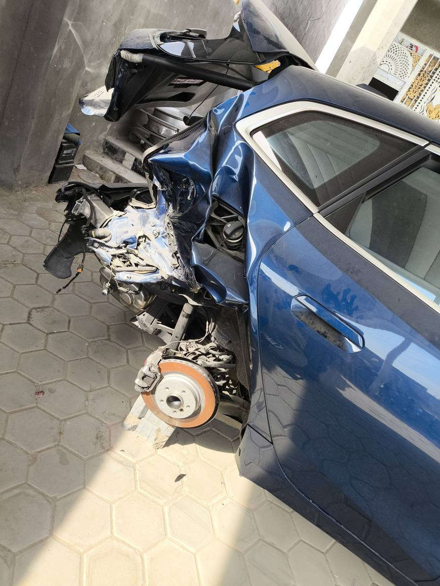 السلام عليكم بي أم دبليو موديل 2025 الفئه 220 فول مواصفات على حادثة رقم بصره شهداء مكان بصره خور الزبير رقم *********** البصرة, العراق
