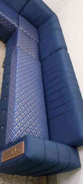 ديوان ١٠ مقاعد للبيع نضيف جدا بدون اي ضرر خشب بلوك اسود قماش جديد ممستخدم سفنج ضغط عالي السعر ٣١٥ بي مجال بصيط مكان بغداد الحرية موجود توصيل بكروة ***********
