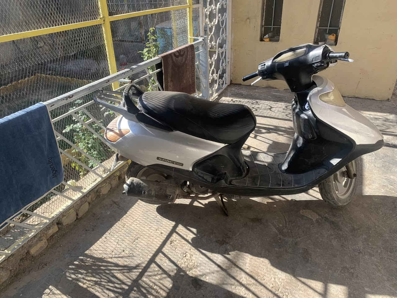 سلام عليكم دراجه سبيسي ياباني مجفته مرتين عوزهه ترتيبات قليله سعر 400وبيها مجال رقم ***********🧡
