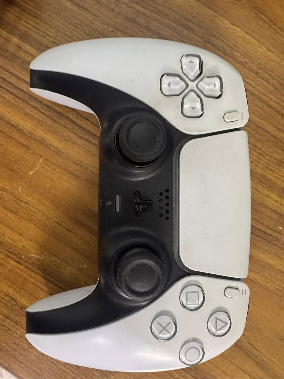 السلام عليكم بلي 5 فات  للبيع نضيف جداً ممفتوح اوربي نسخه هورايزن كارتونته موجوده  بي العاب البلصوره حساب اماراتي البلصوره الالعاب البي اني مشتريهن بلاضافه الى لعبه the last of us 1 ريميك وياه جوستك الاصلي ويو بي اس 1500 بغداد الحريه *********** السعر 600 الف.
