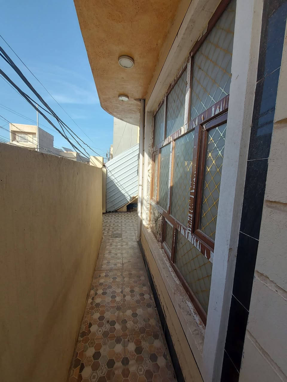 🏤 دار للأيجار ✅️ الموقع بعقوبة البحيرة ✅️ طابق أرضي ✅️ علما أن الطابق الثاني مؤجر
 ✅️ بناء حديث ✅️ موقع مميز 
🔥 ايجار الدار [[ ٤٠٠ ]] الف قابل للتفاوض ✅️ 
🔺️ مساحة ( ١٤٠ ) متر 
للاستفسار مع مكتب نجاح العميري للعقار ☎️
 موقع المكتب ⬅️ مدخل العزات مجاور اسواق نوتيلا الغذائية 🛒 او التواصل على الماسنجر او الواتساب على الرقم *********** 📞📞
